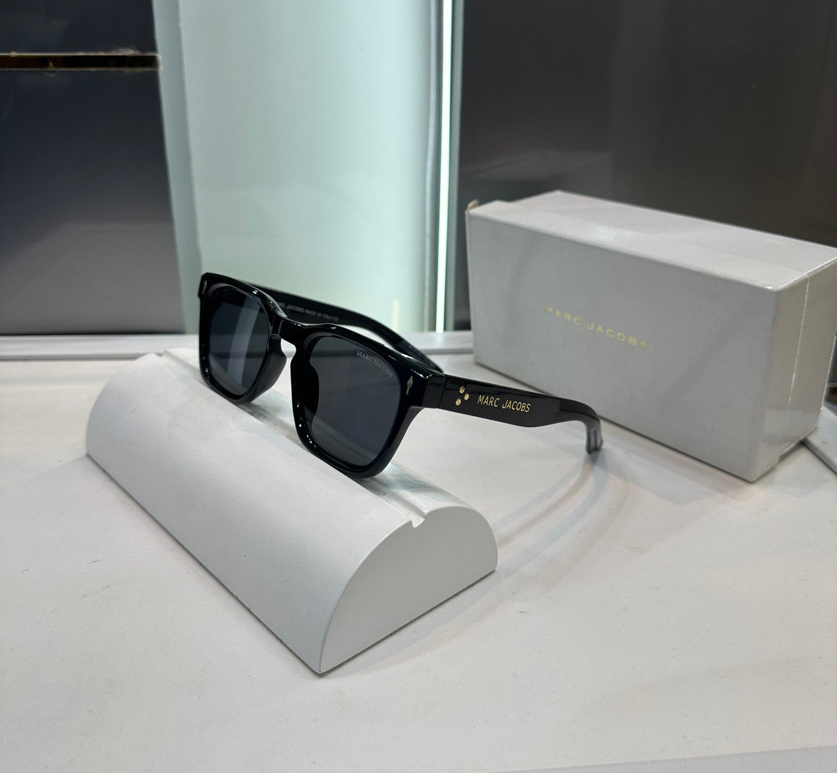Marc Jacob Black Limited Edition Luxury Shade With Original Packing