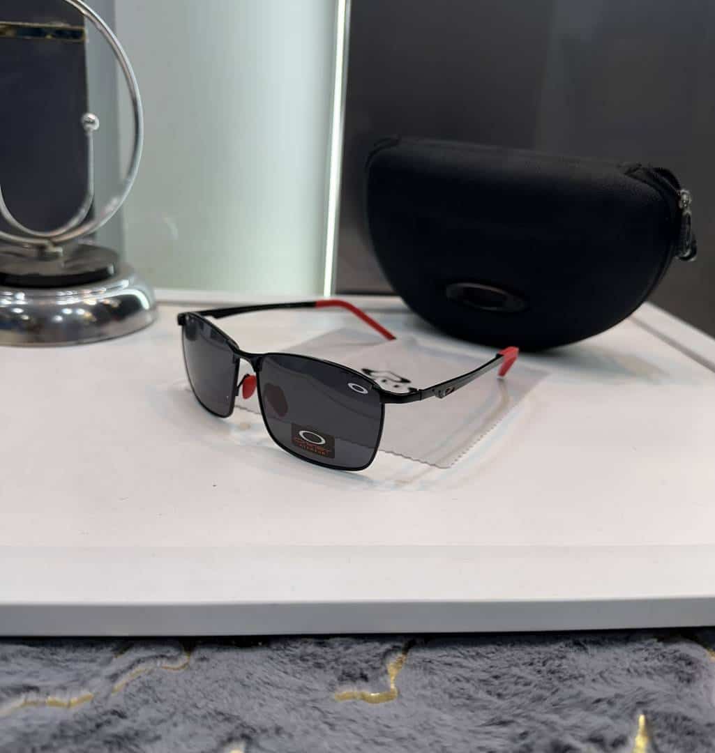 Oakle y Designer Red Stick Premium Shade 8803
