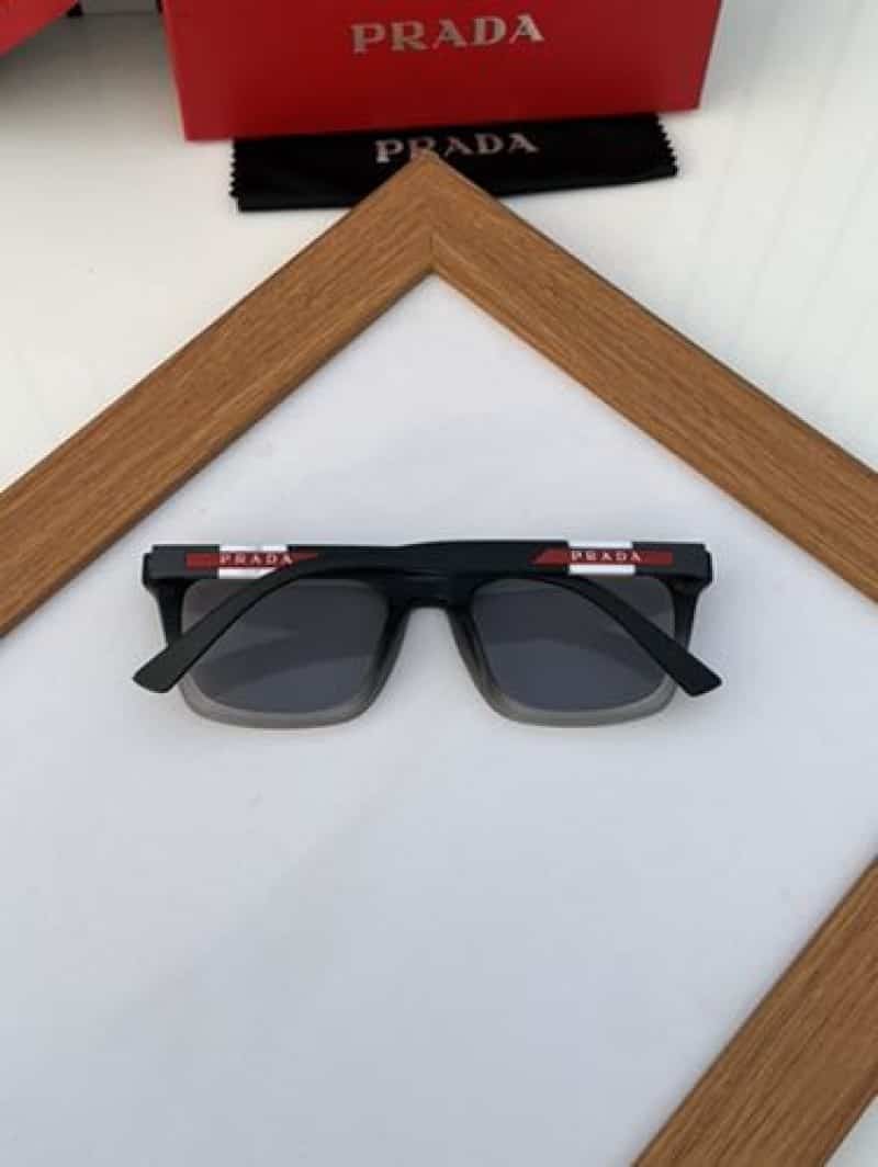 prada_603_black white