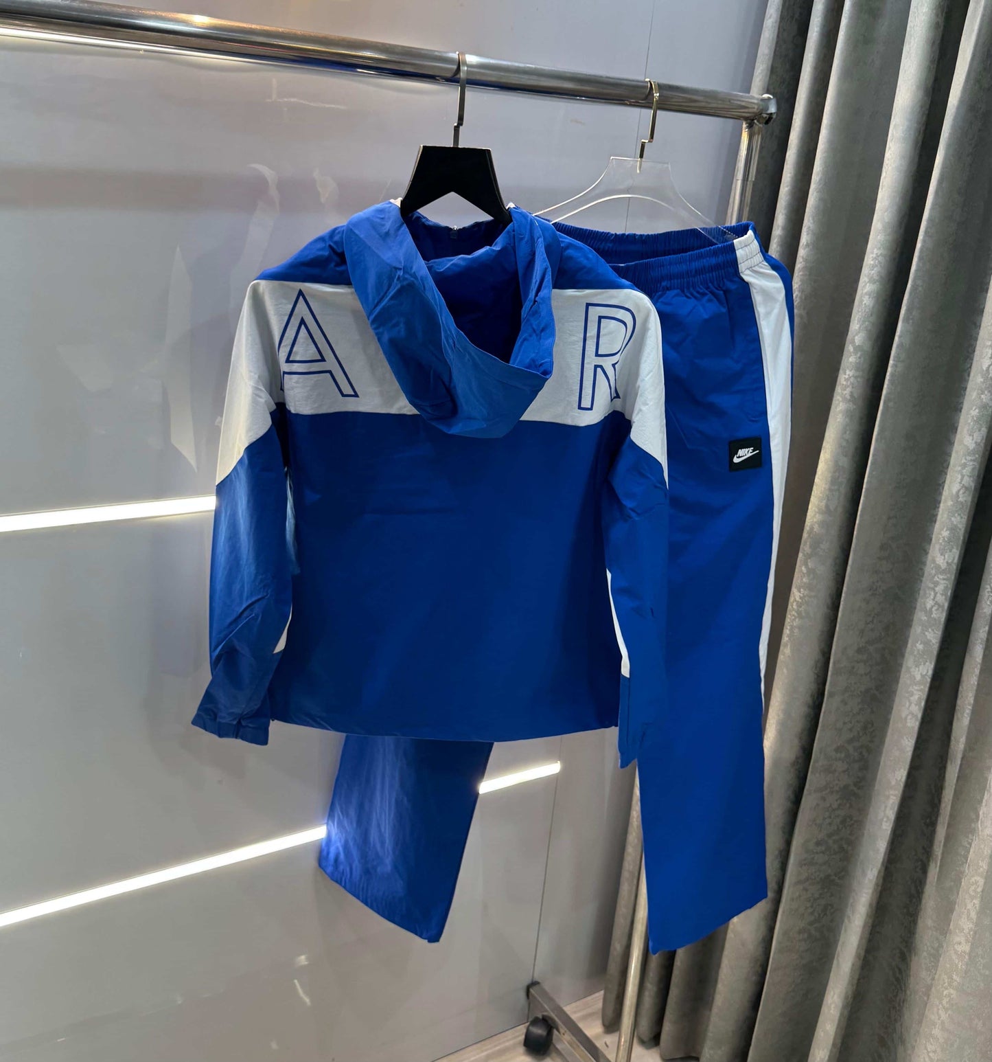 Nik e Blue Print Imported Tracksuit