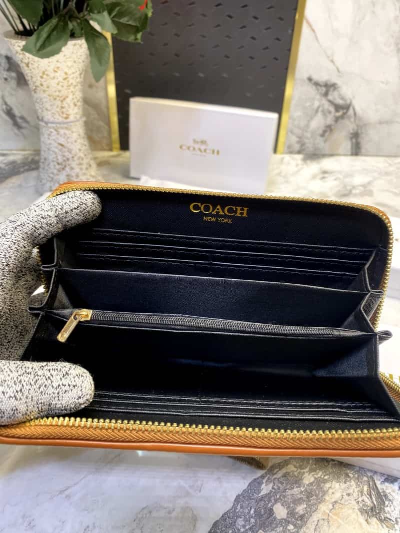 COACH_LONG_WALLET_V541
