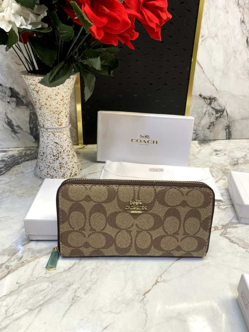 COACH_LONG_WALLET_V537