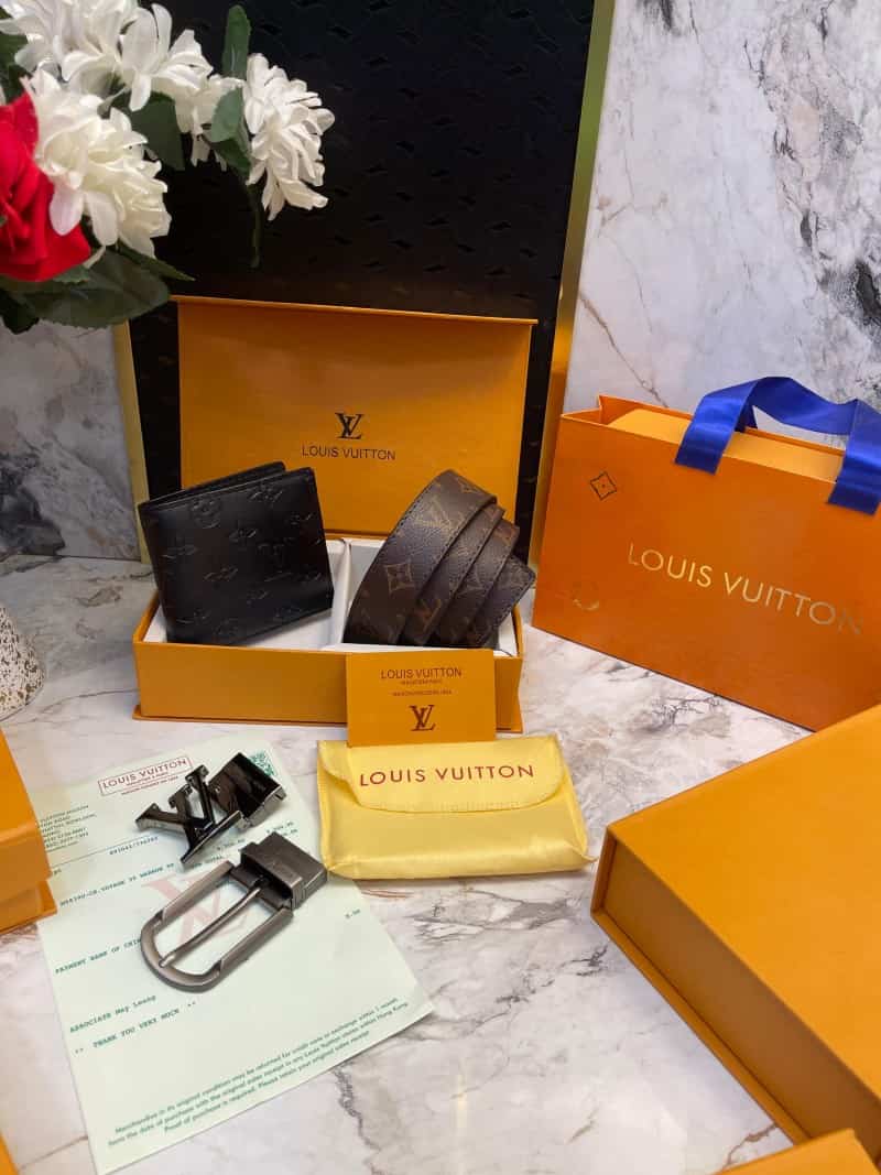 LOUI_S VUITTONN 2 Buckle Belt & wallet Combo C381