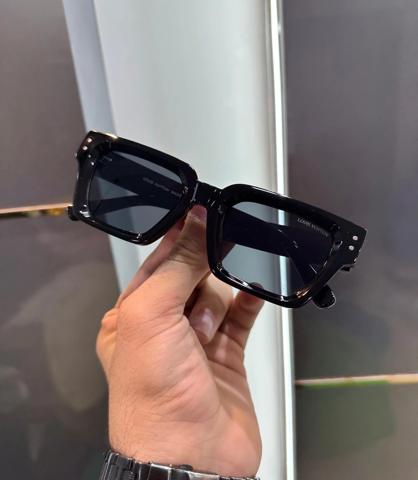 Louis Vuitto n All Black Premium Shades 24001
