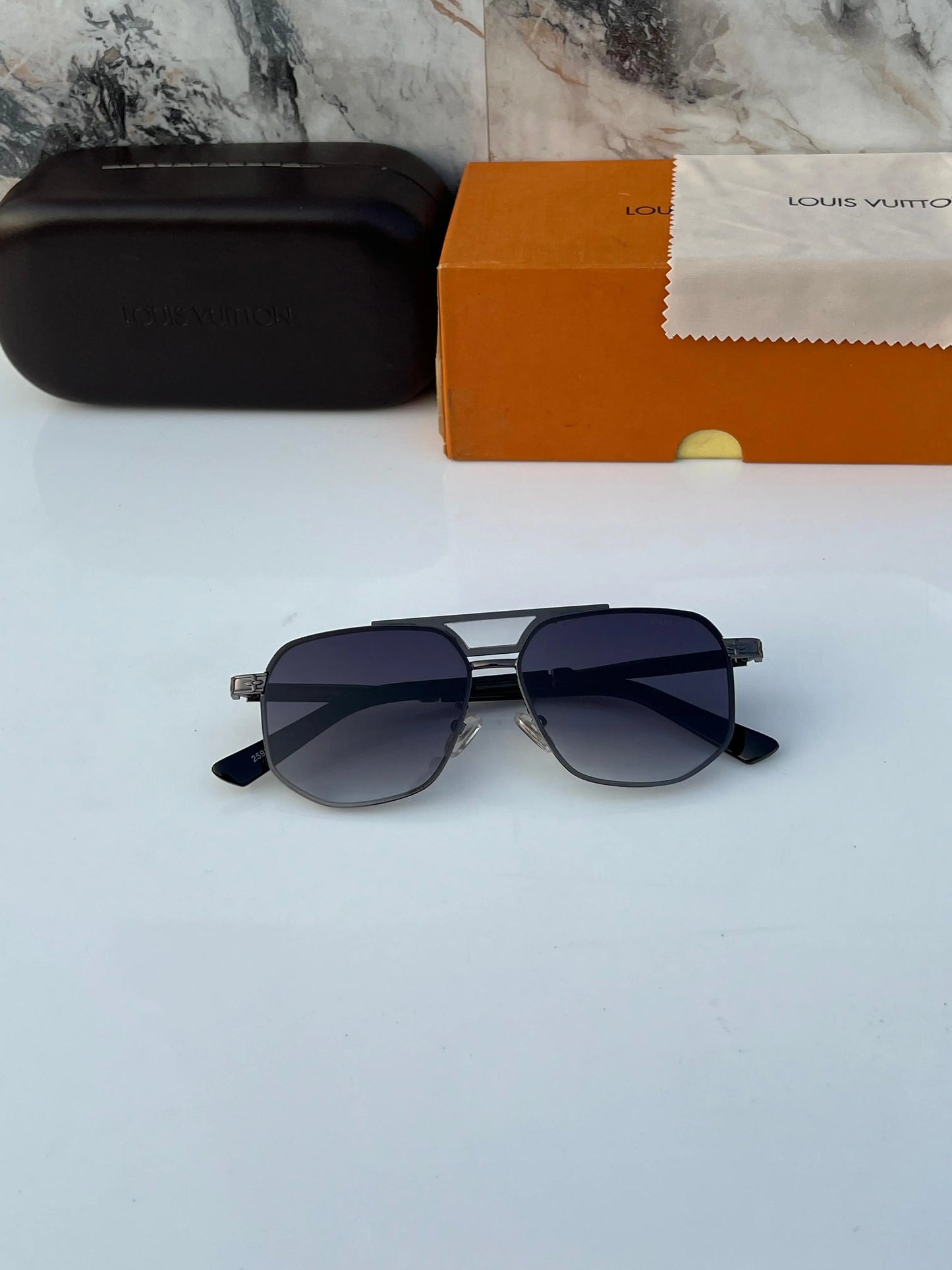 Louis_vuitton_2593_green_shaded