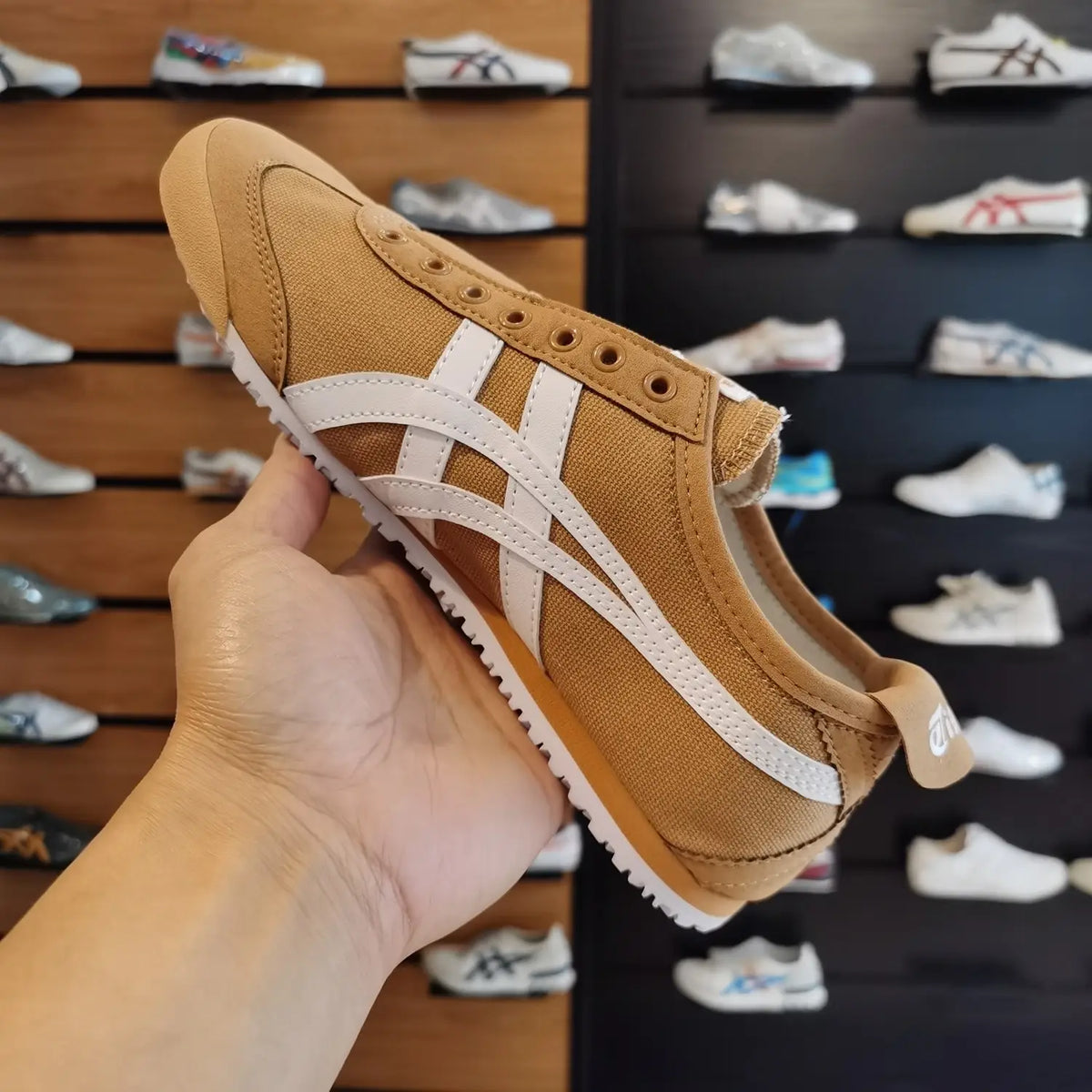 Onitsuka Tiger Mexico 66 Slip On Tan White Desert White Sneakers D-2040