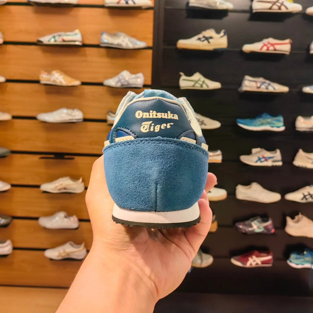 Onitsuk_a Tiger Serrano Arctic Sky White Peach Mens 7A Premium Sneakers D-2019