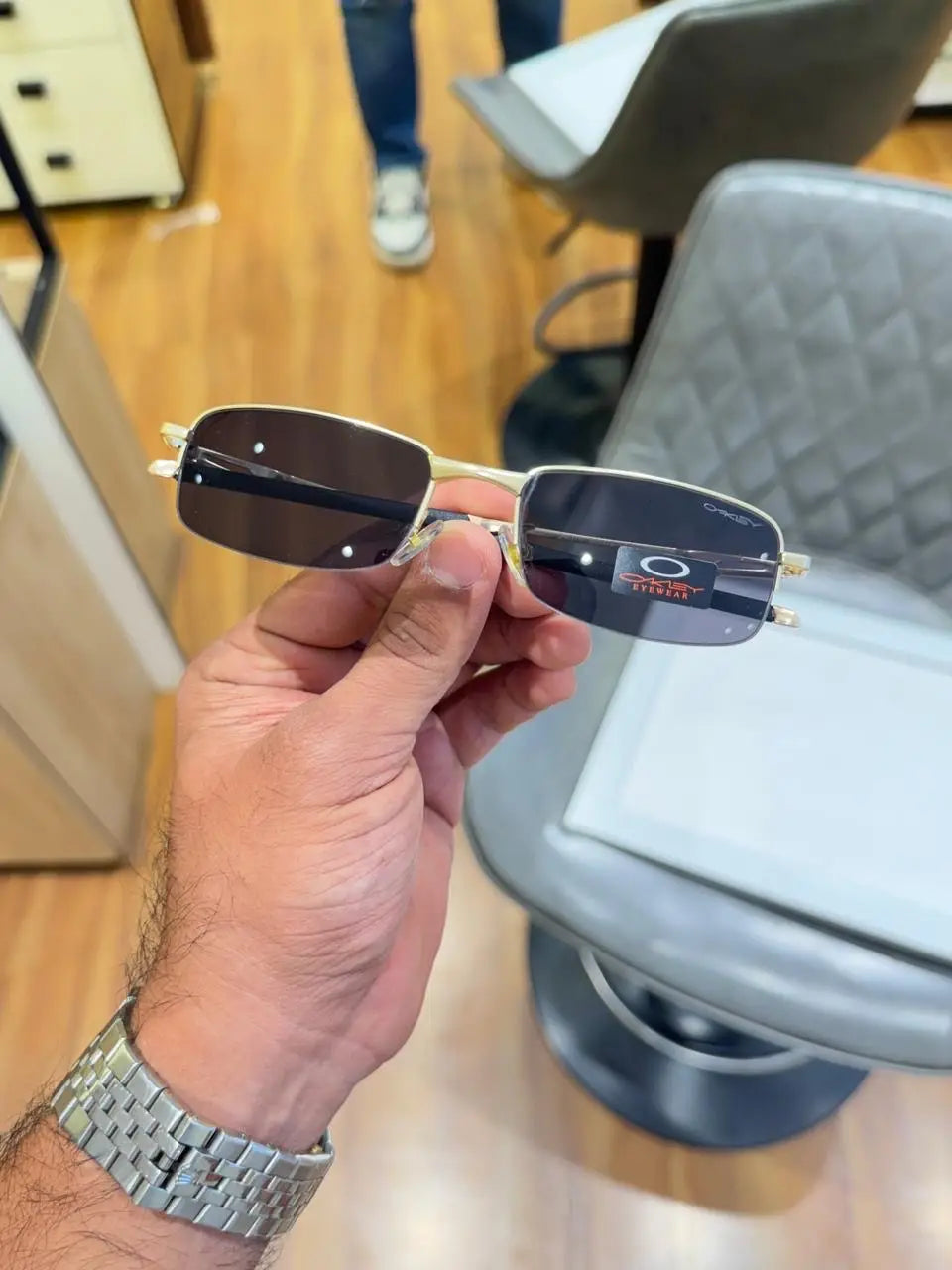 Oakley_24015_gold_black