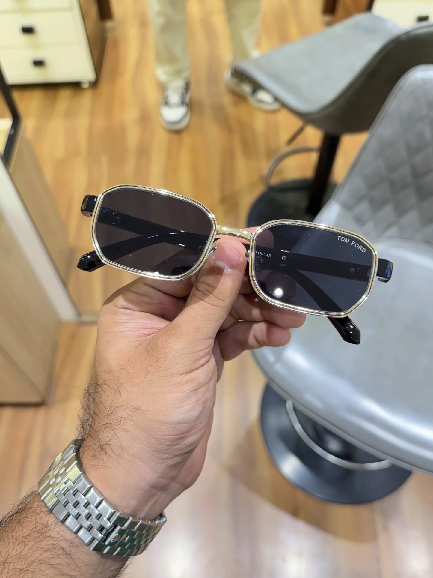 Tomford_9817_gold_black