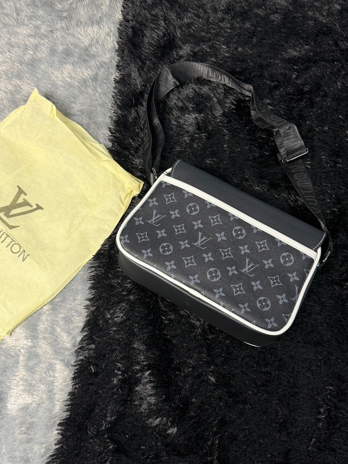Louis Vuitton S-Cape Messenger bag