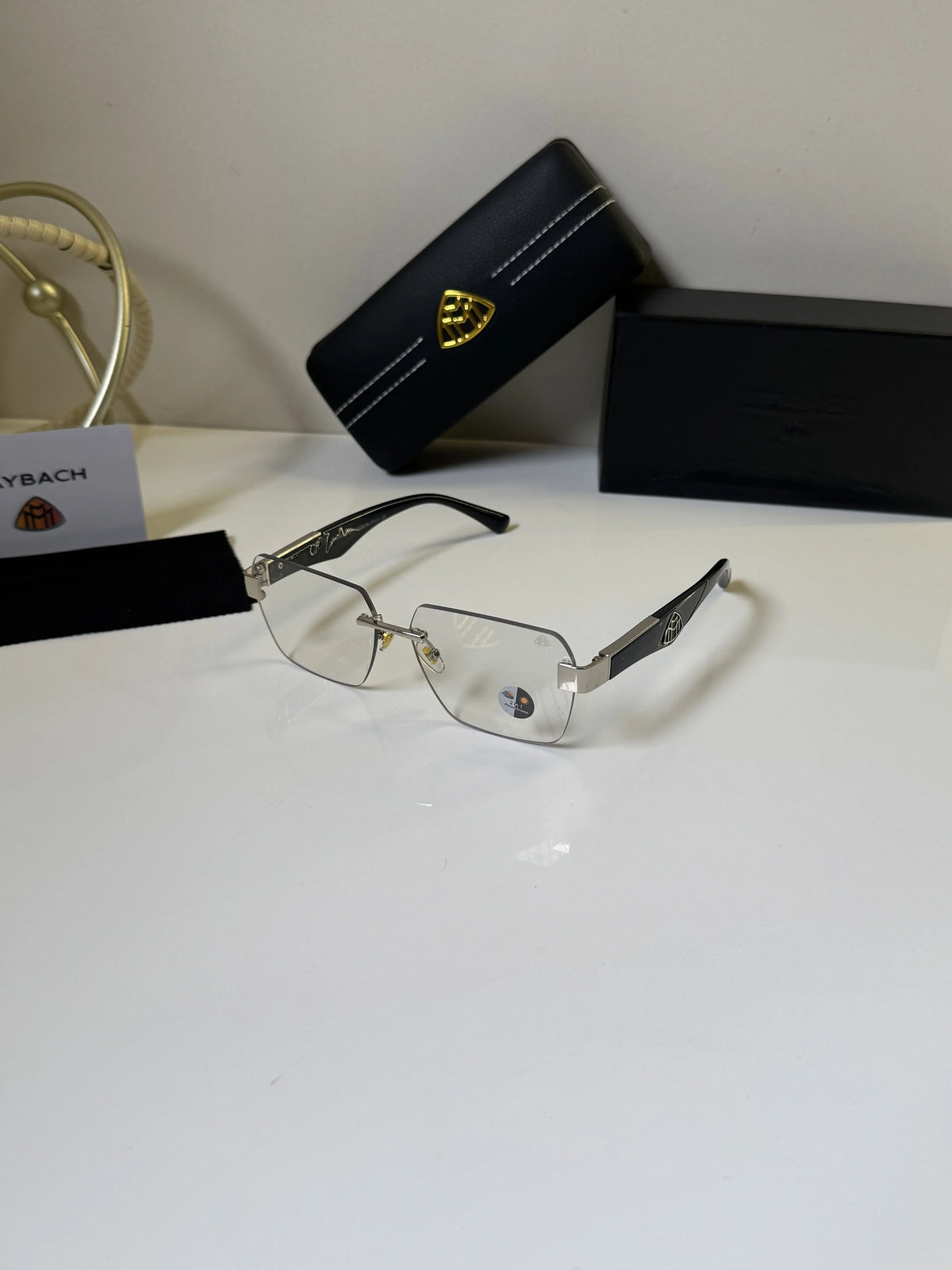 Maybach_2560_Silver_Black_Frame