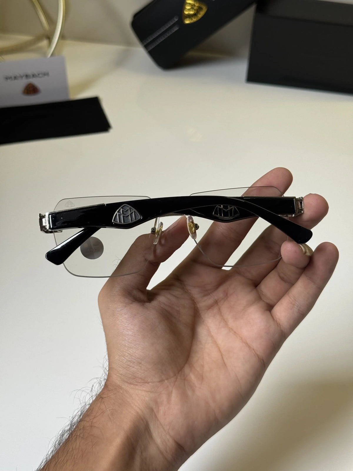 Maybach_2560_Silver_Black_Frame