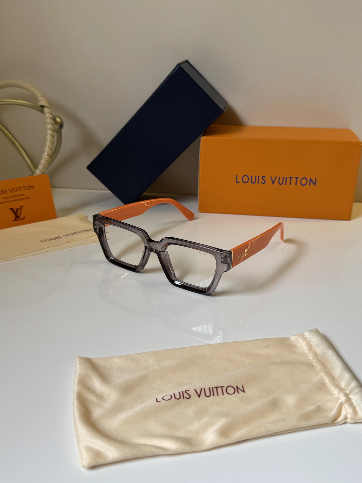Louis_Vuitton_3311_Orange_Grey_Plano