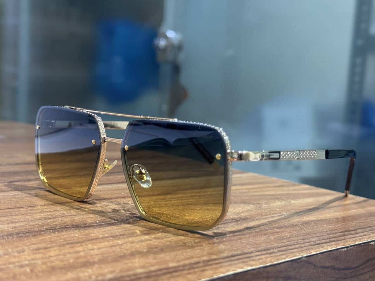 Cartie r Designer Gold- Multi Premium Shade 042