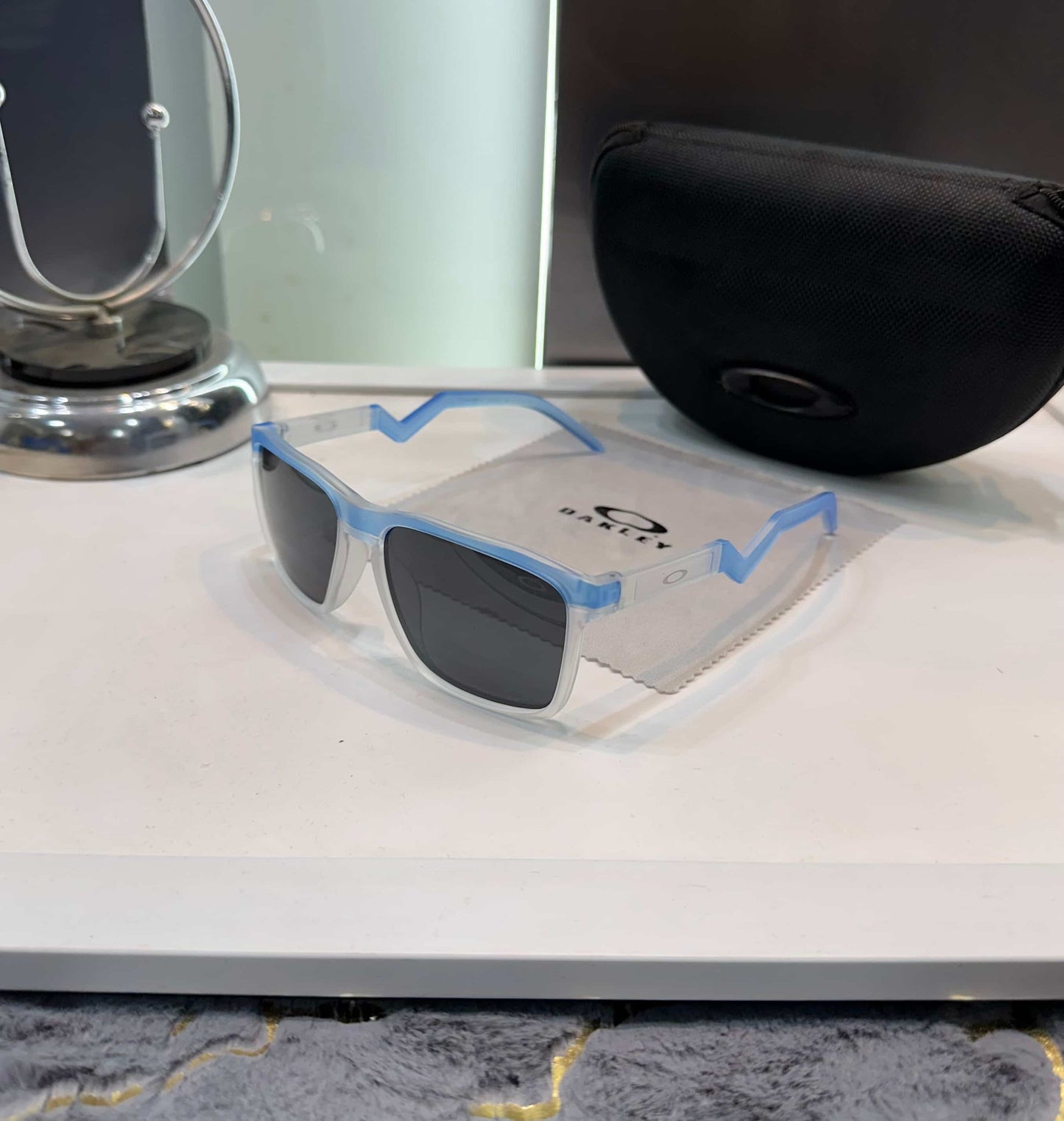 Oakle y Designer Transparent Stick Blue Shade 3116