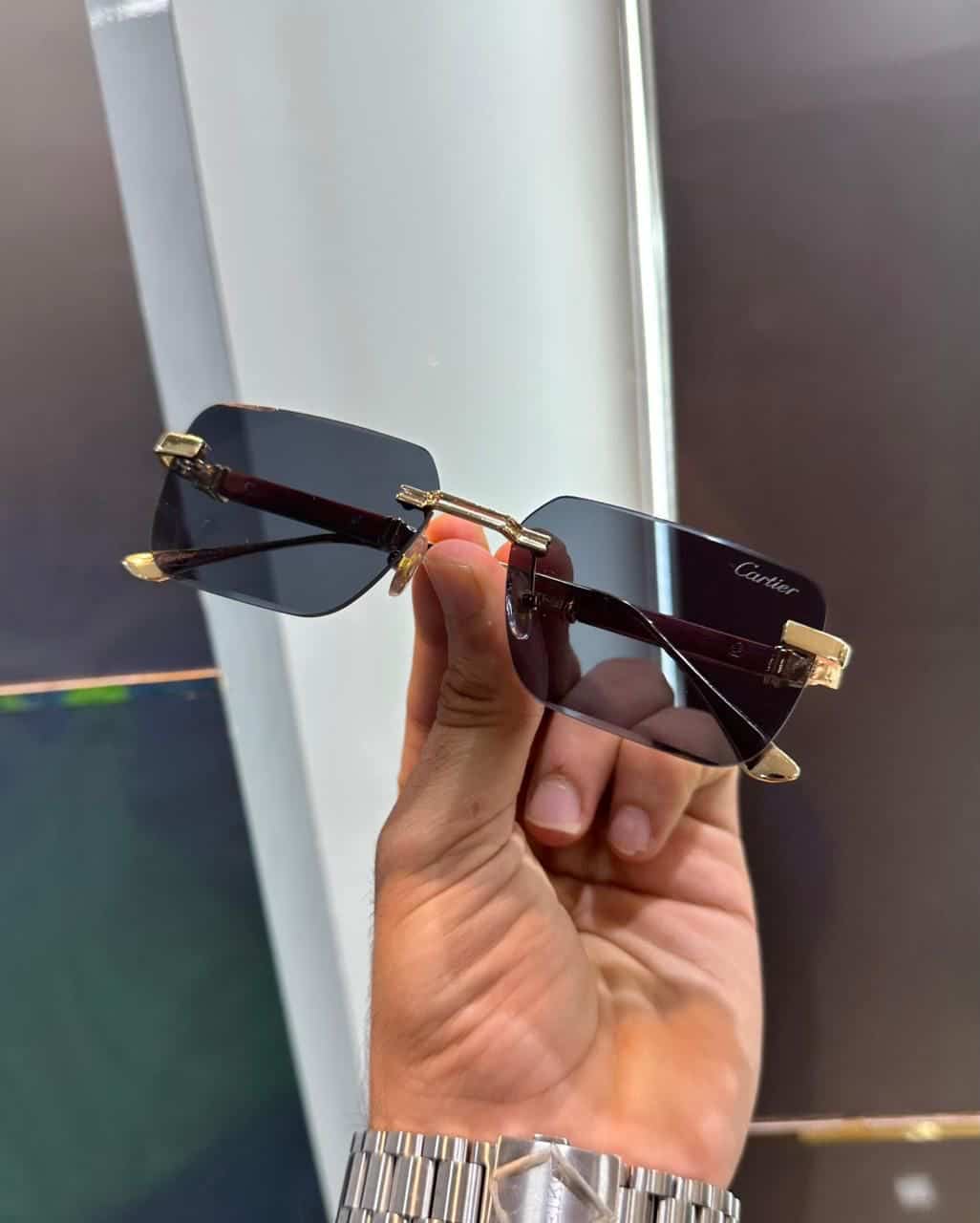 Cartie r Wooden Black Premium Shade 048
