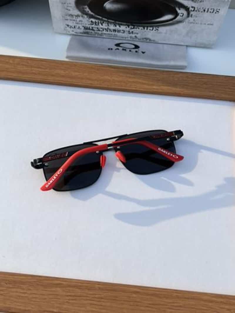 Oakley 8919 Black Red