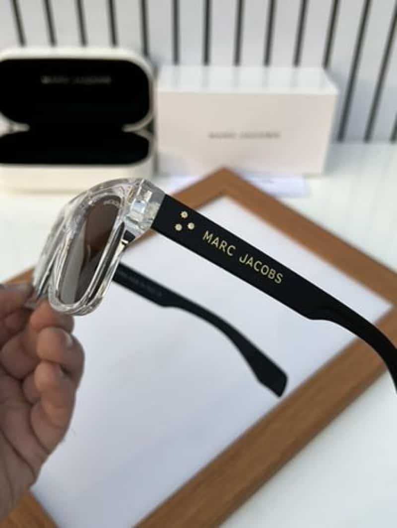 marc jacobs 32 white black