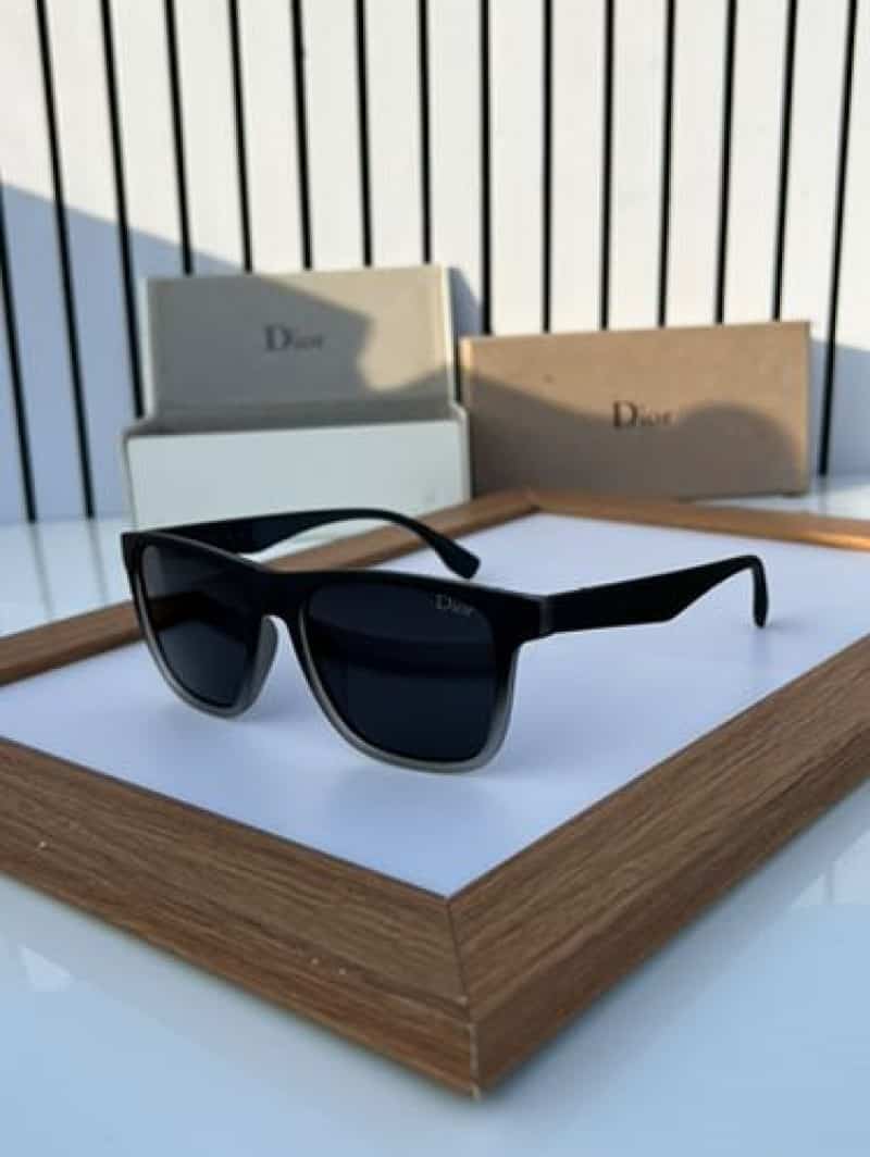 dIoR_66102_black white