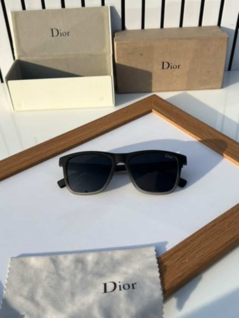 dIoR_66102_black white