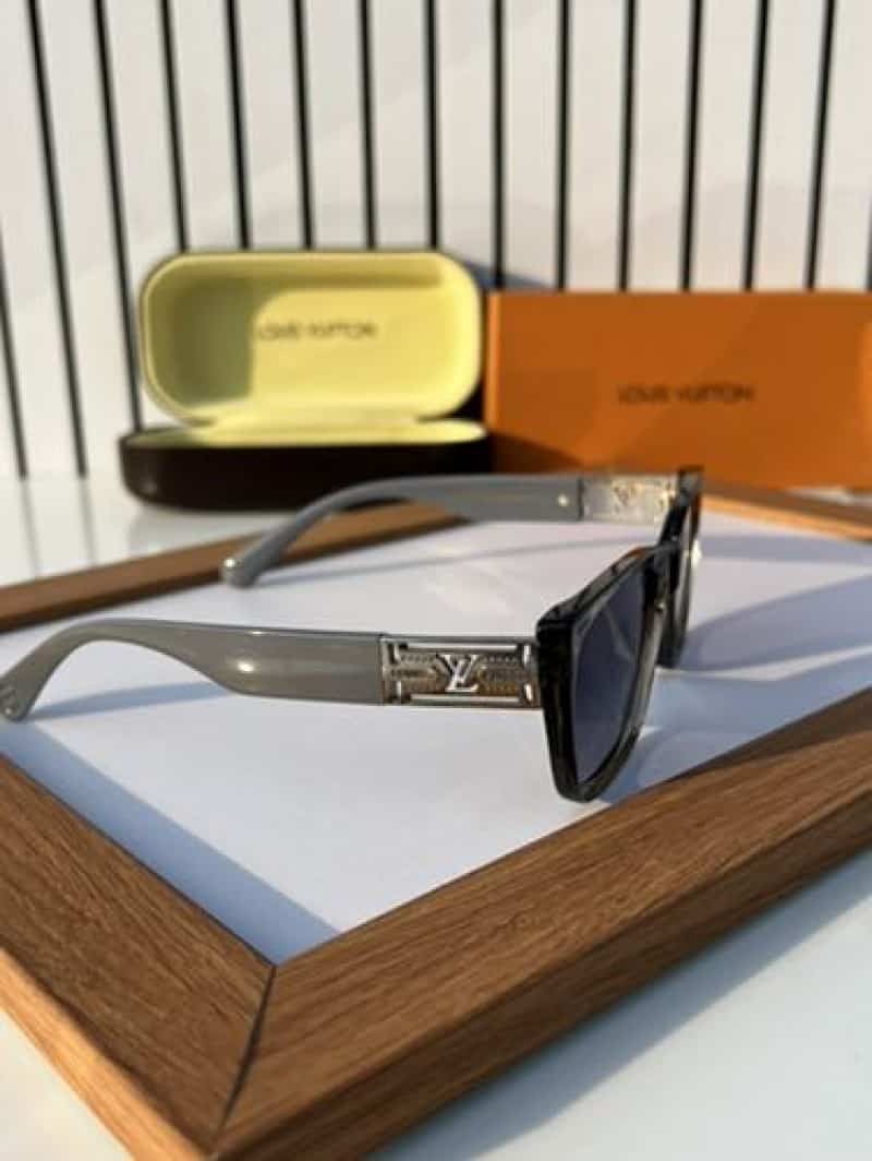 Louis vuitton 5503 grey