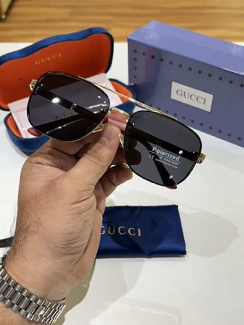 Gucci_22329_gold_black