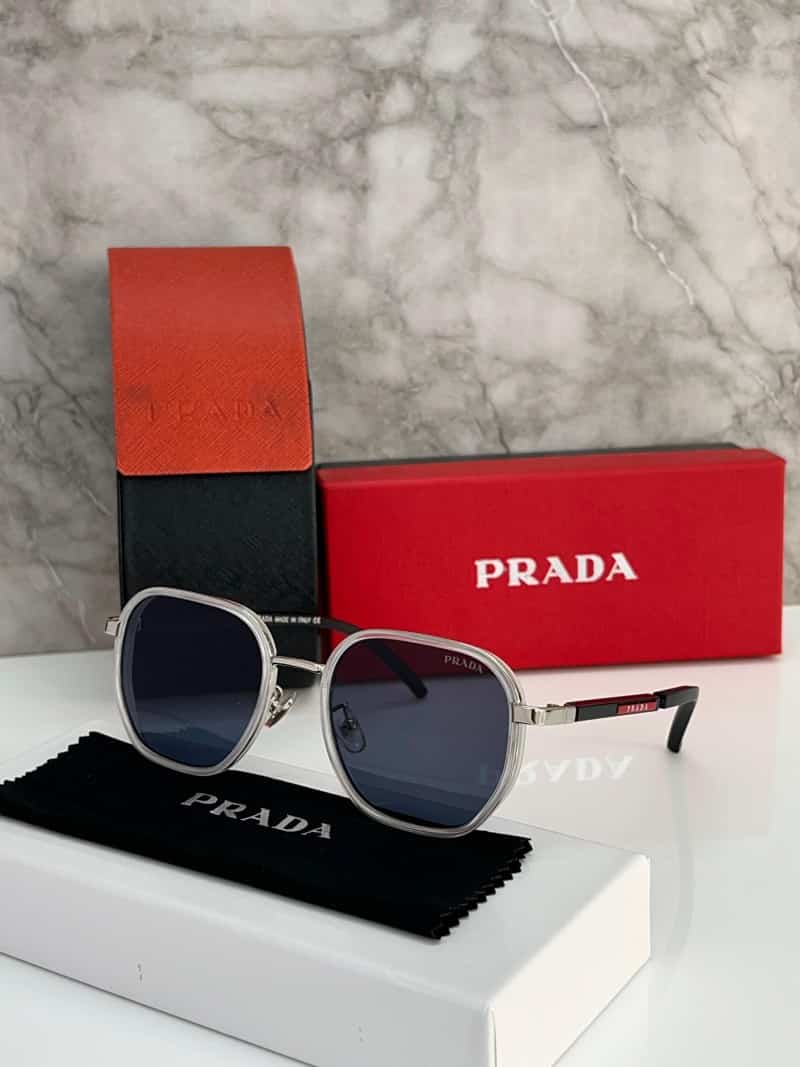 PR_AD4!_07_ white black