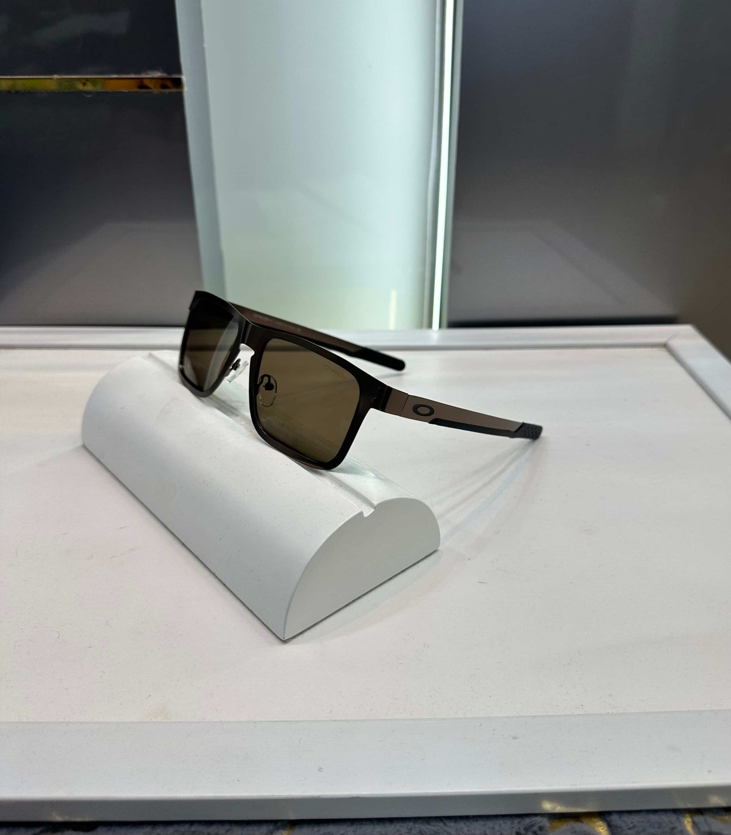 Oakle y All Brown Premium Shade 1701