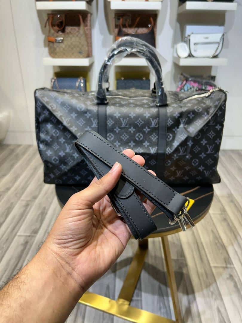Louis_Vuitton_duffle_bag_with_lock_&_key_970