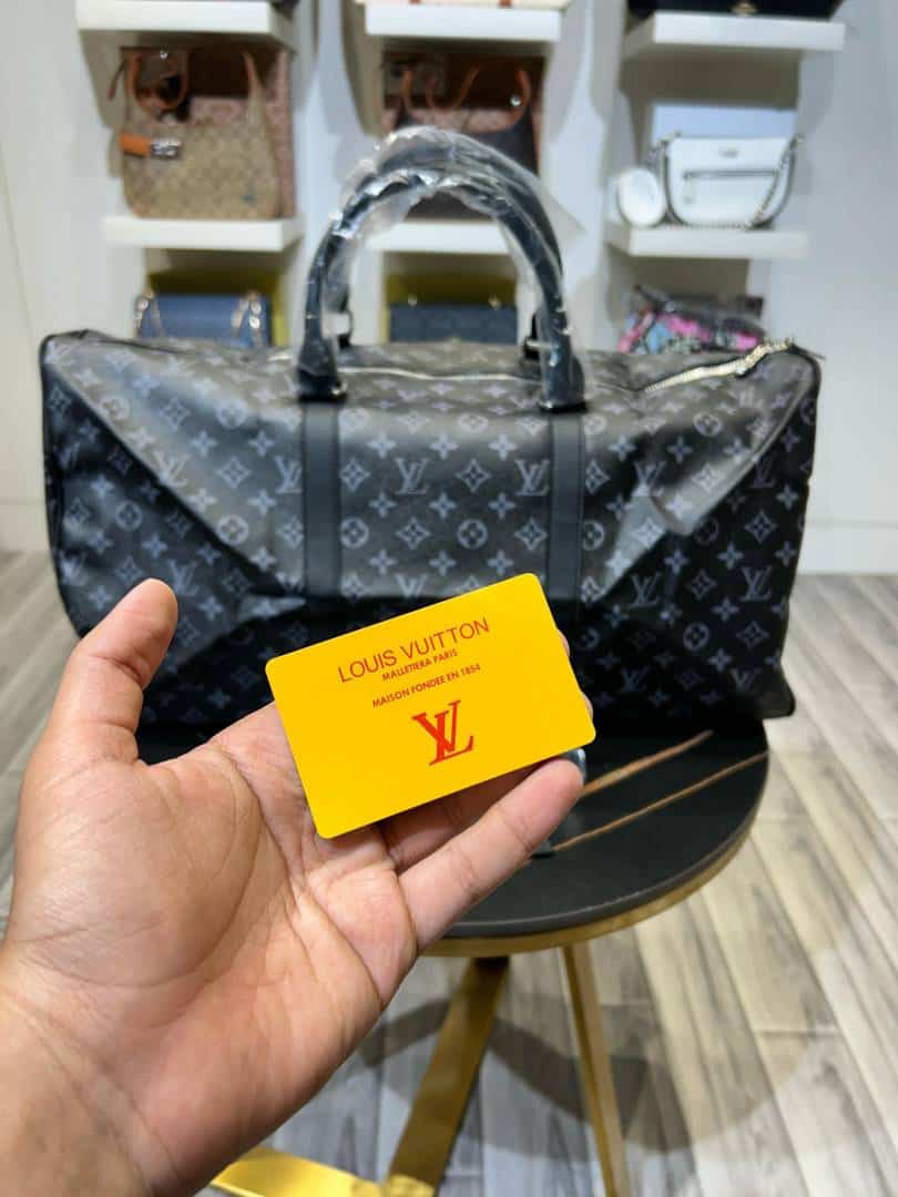 Louis_Vuitton_duffle_bag_with_lock_&_key_970