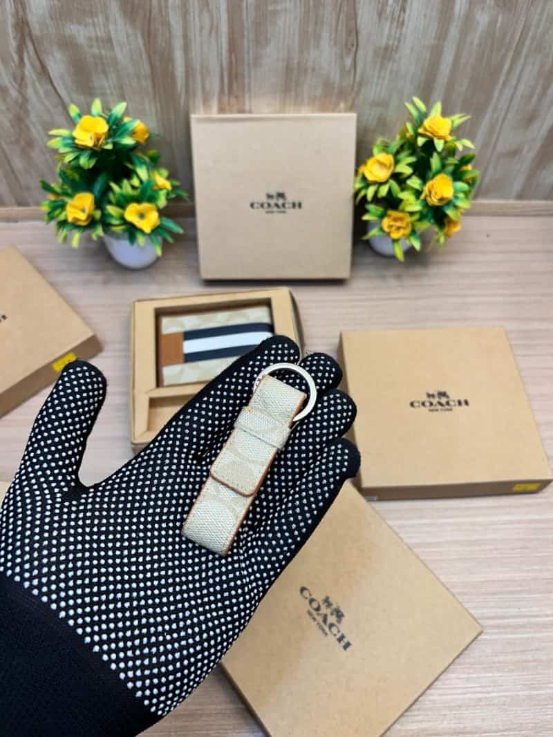 COACH_keychain_Wallet_V769
