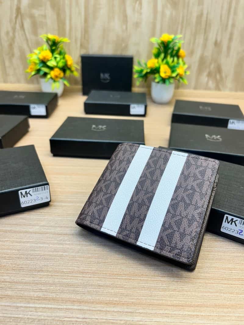 MICHAEL_KORS_Wallet_700
