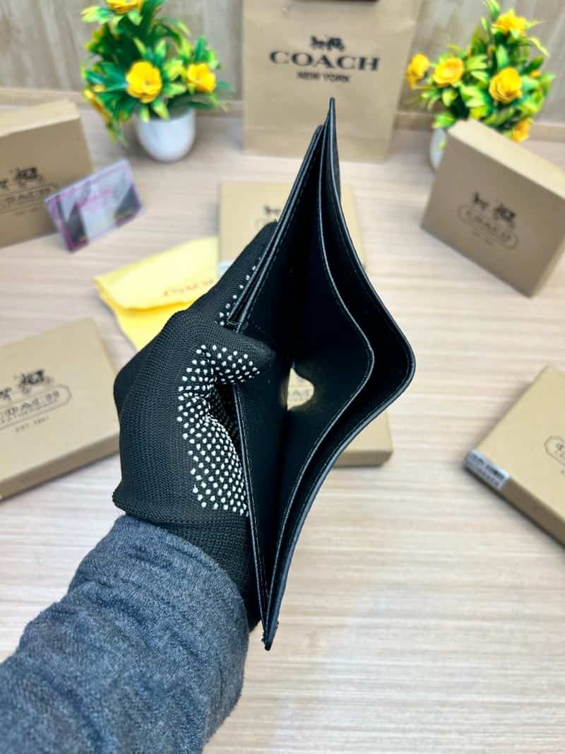 COACH_WALLET_V665