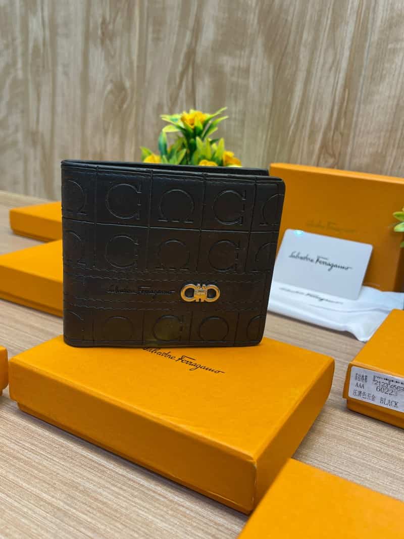 Salvatore_Ferragamo_WALLET_V653