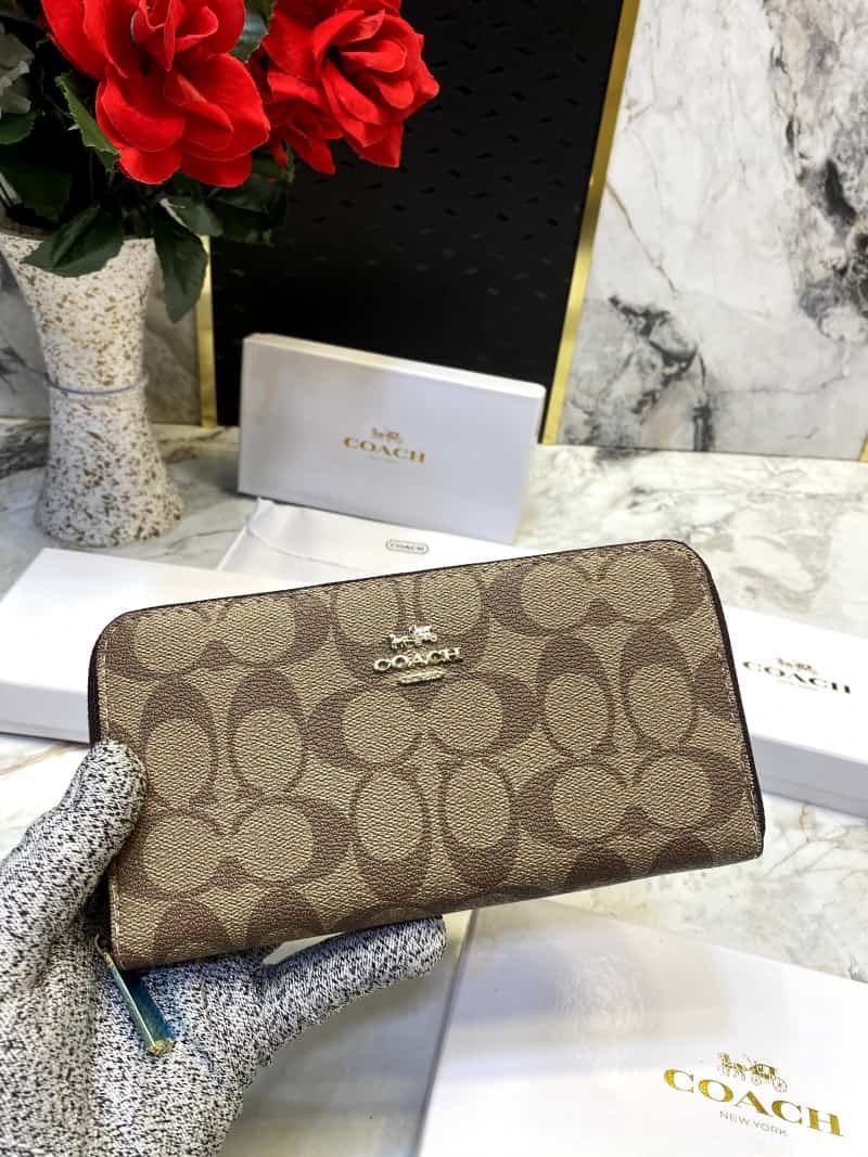 COACH_LONG_WALLET_V537