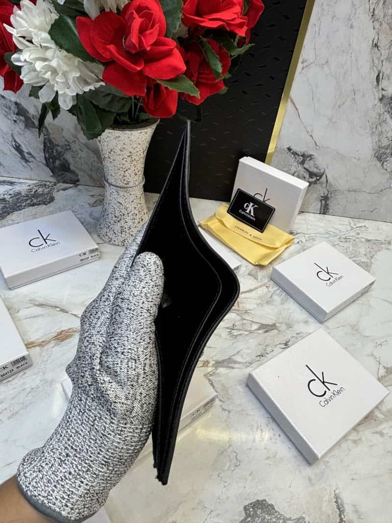 Calvin_Klein_WALLET_V489