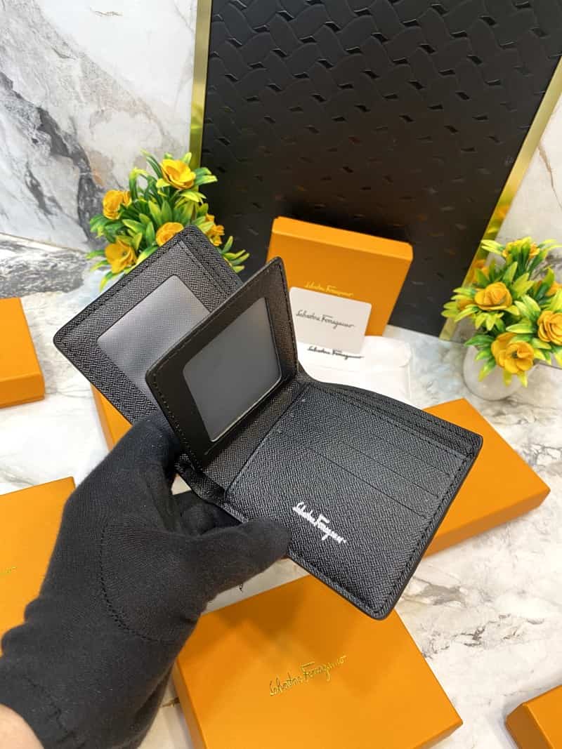 Salvatore_Ferragamo_WALLET_V479