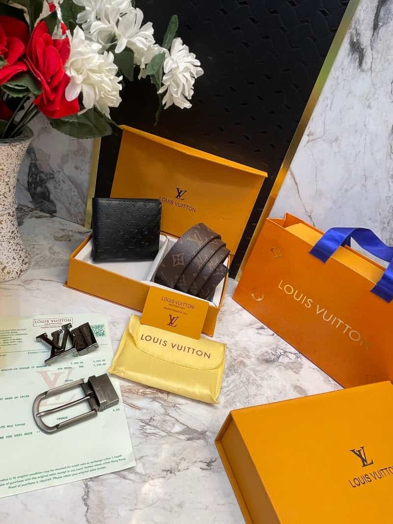 LOUI_S VUITTONN 2 Buckle Belt & wallet Combo C380