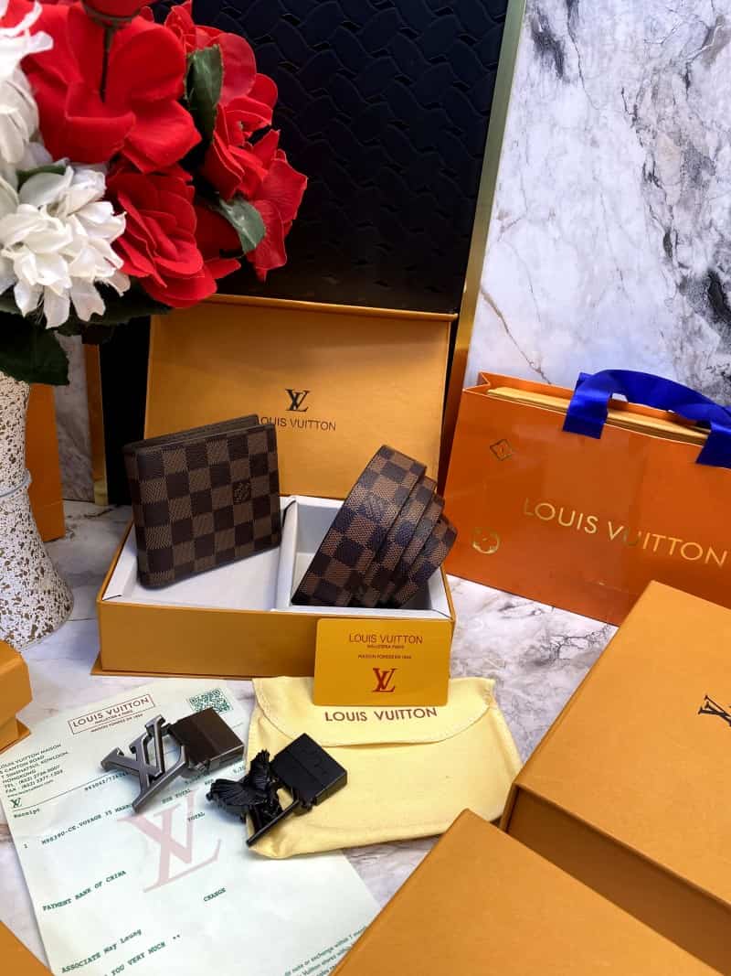 LOUI_S VUITTONN 2 Buckle Belt & wallet Combo C367