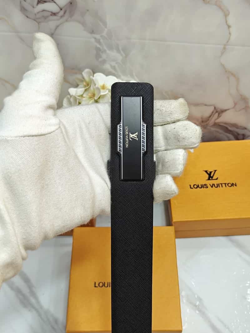 LV 1oUIS vui...TTON PREMIUM QUALITY IMP REVERSEABLE BELT WITH OG BOX LV-313