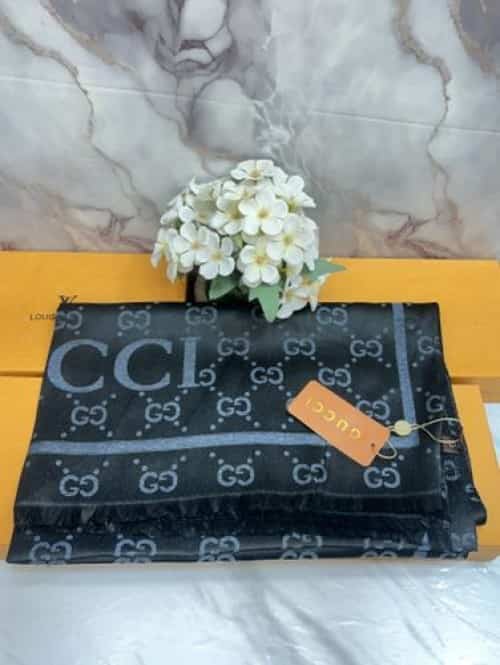 GuccI PREMIUM QUALITY STOLE/SCARF WITH OG BO-X