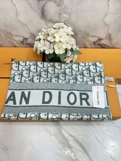 DIOR PREMIUM QUALITY STOLE/SCARF WITH OG BO-x