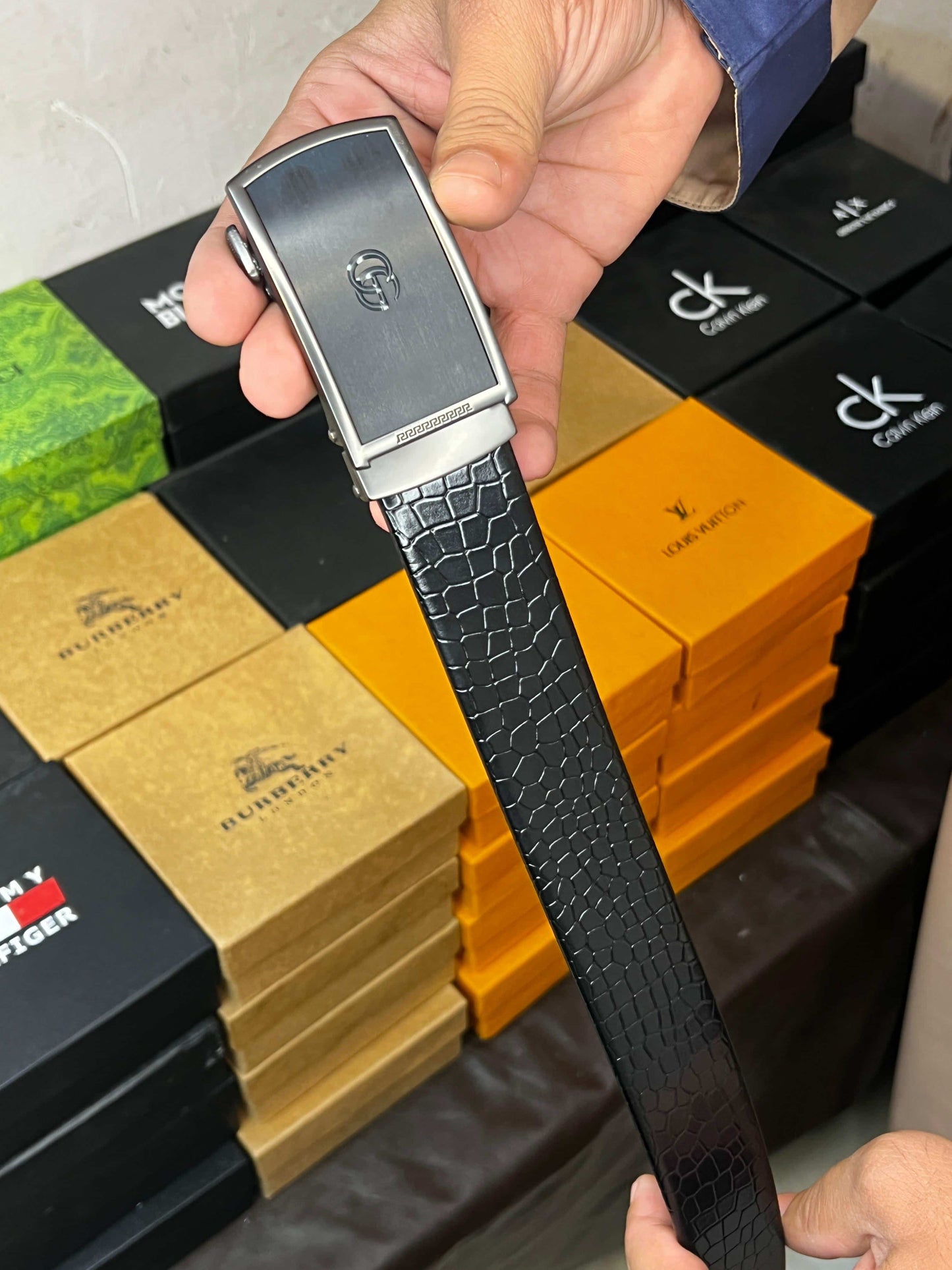 GU...CCi PREMIUM QUALITY IMPORTED AUTOLOCK CROCODILE BELT WITH OG BOX GG-201
