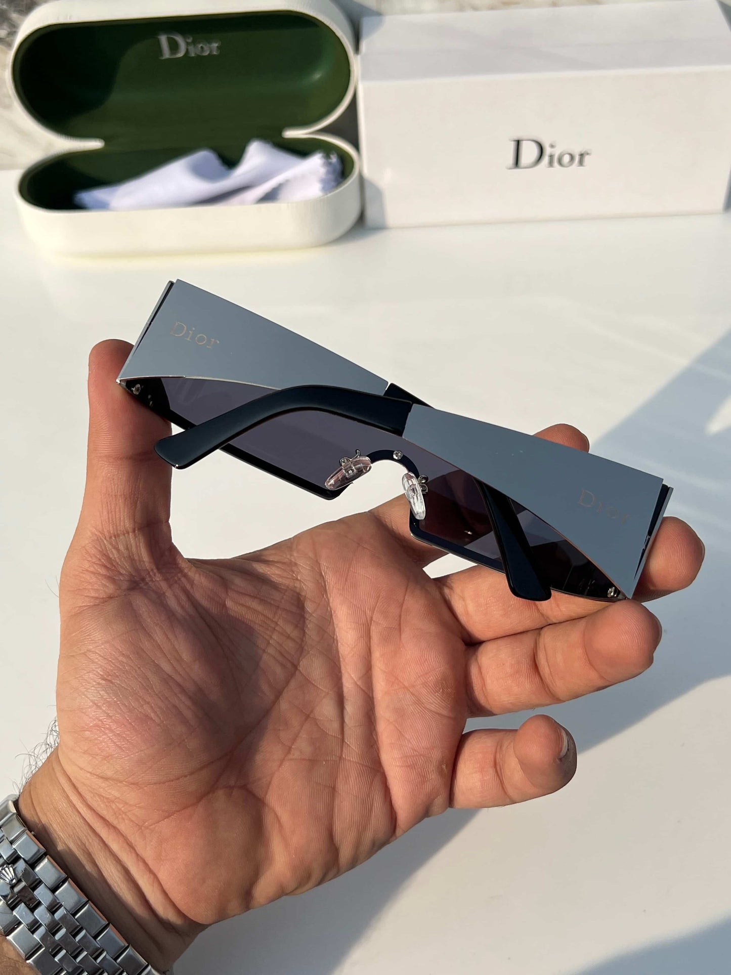 Di0r_9094_silver_black