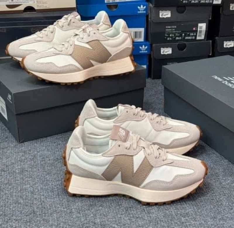 New Balance 327 Moonbeam Driftwood