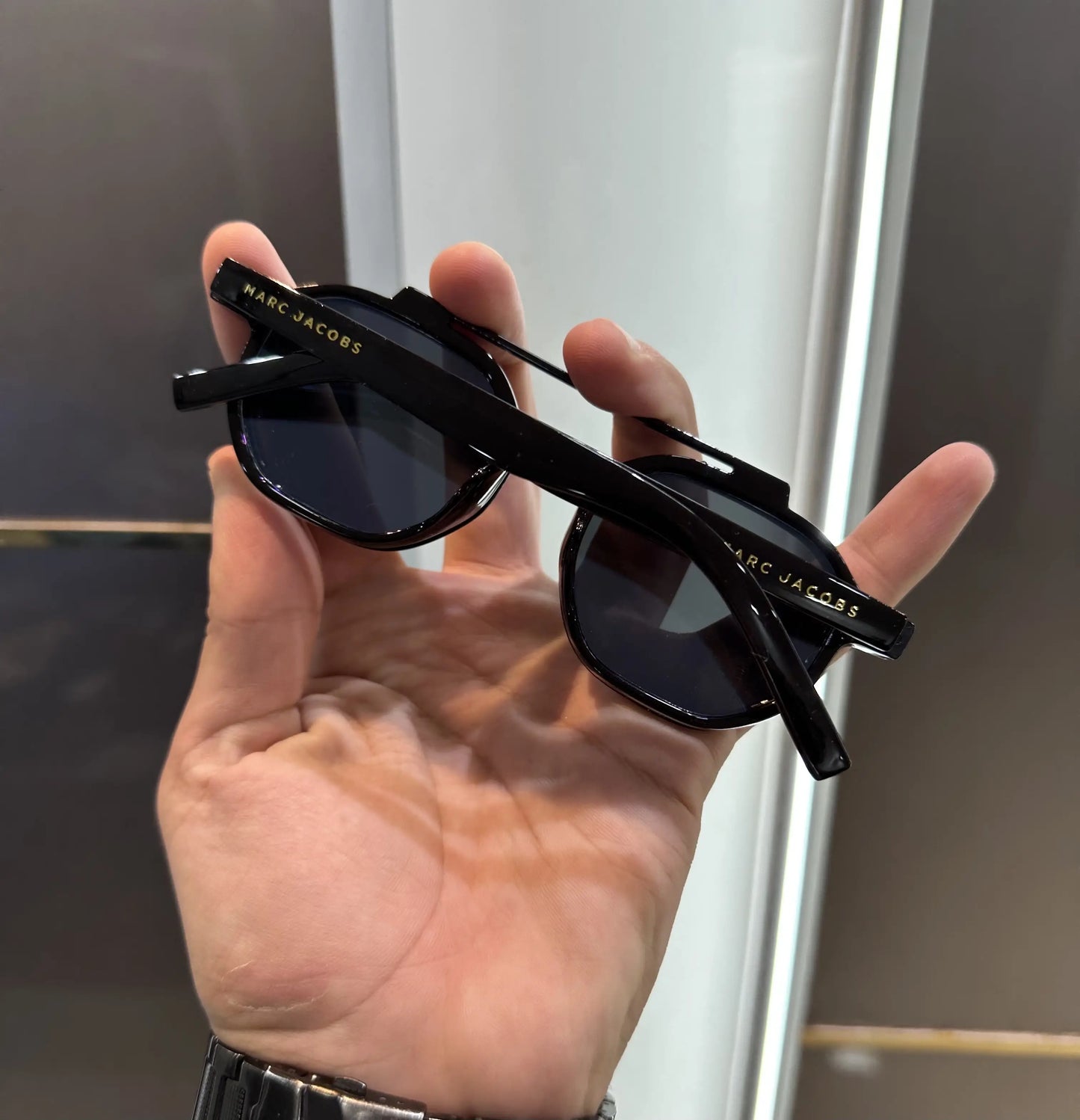 Marc Jacobs All Black Dual Premium shades 1005