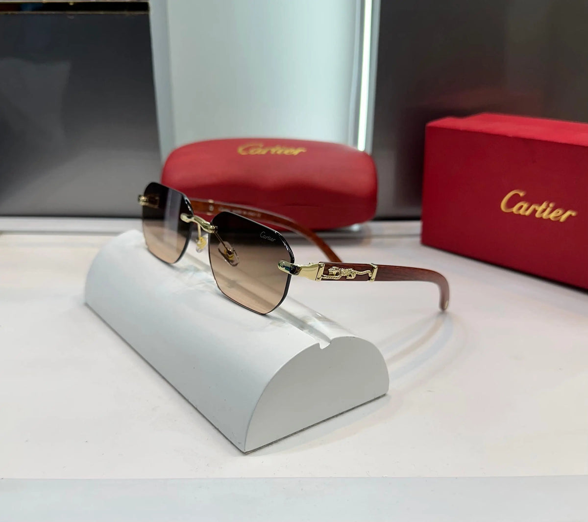 Cartie r Wood Brown Premium Shades 010