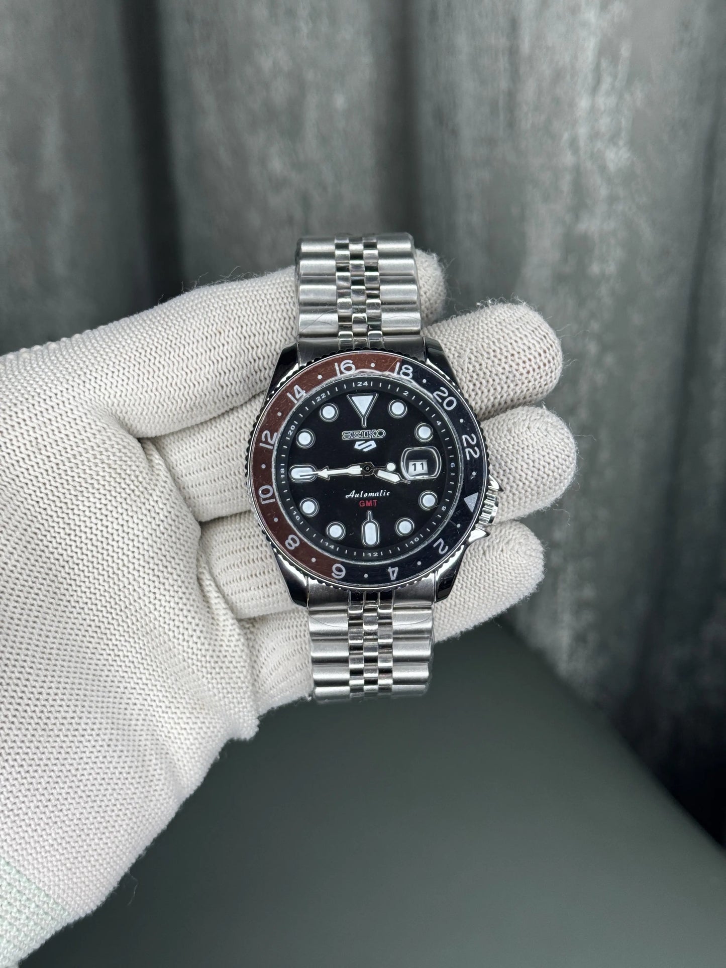 Seik o Gmt Silver Black Premium Watch