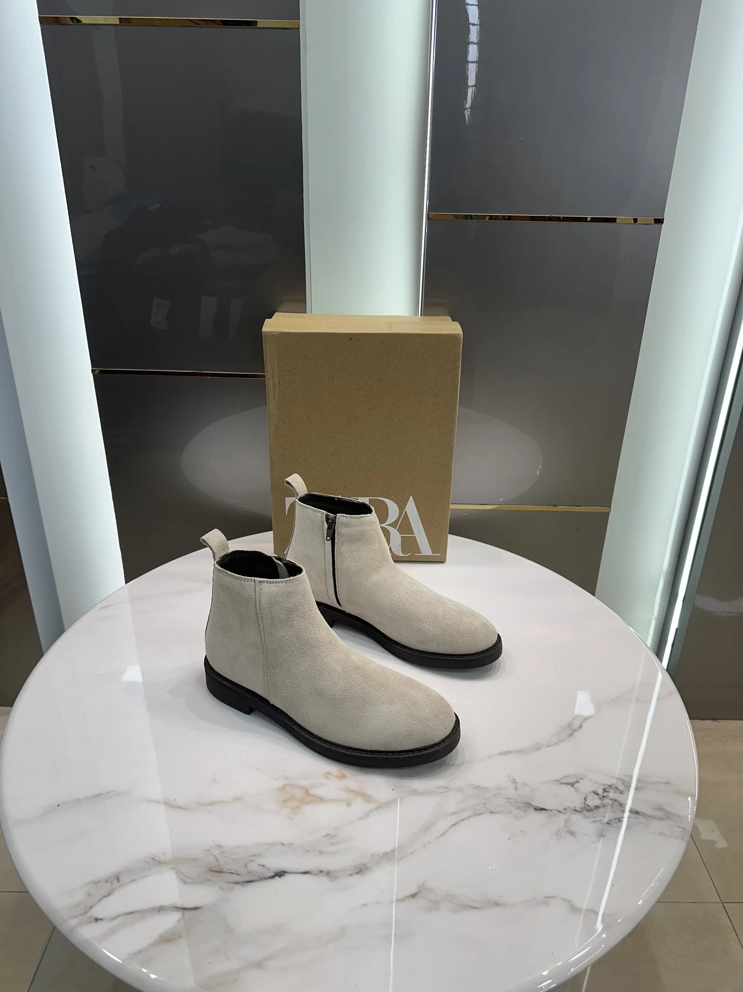 Zara_Beige Chelsea Round Toe Boots