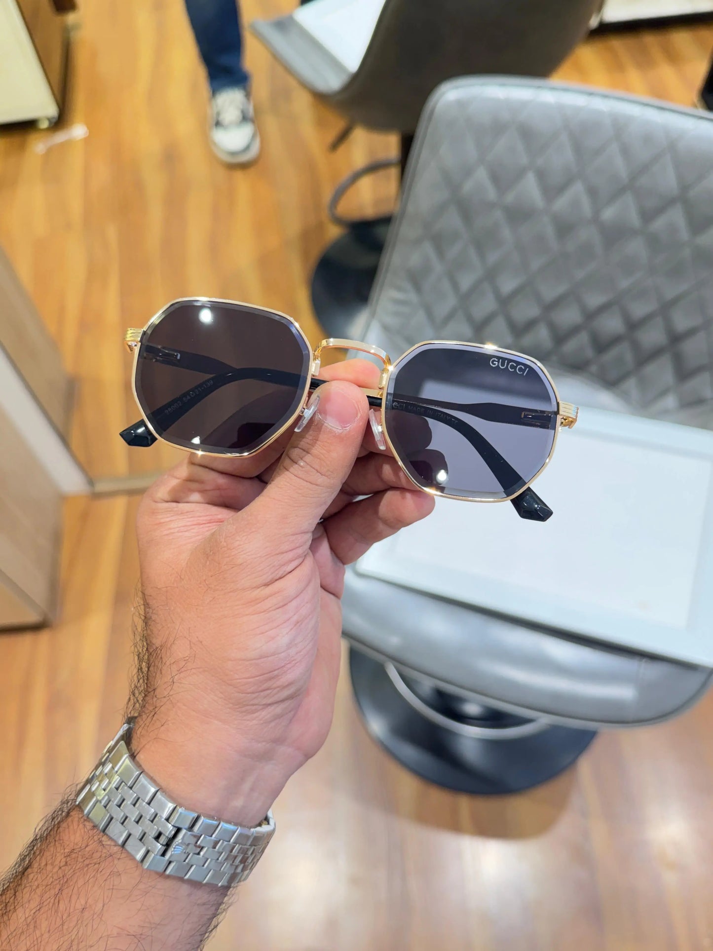 Gucci_28002_gold_black